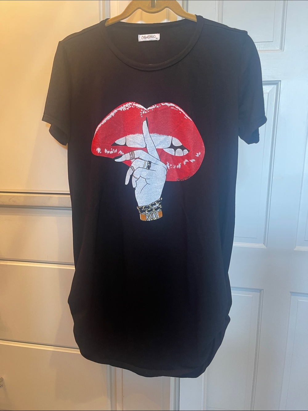 Graphic Lip & Finger Print Tee